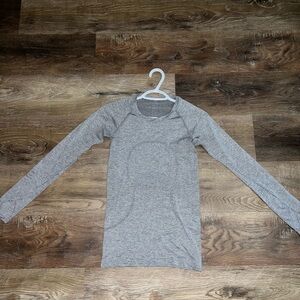 Lululemon long sleeve swiftly tech